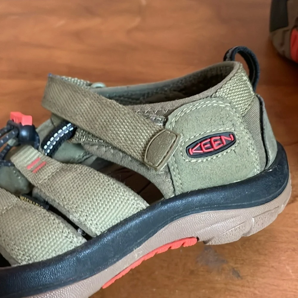 KEEN Water Sandals Size 3